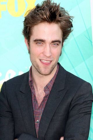 The Charismatic Star: Robert Pattinson 🌟
