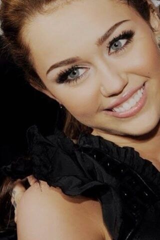 Shining Star: Miley Cyrus' Iconic Smile 🌟