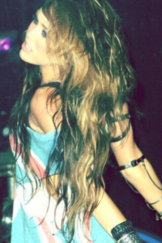 Miley's Bold Vibe 🌟