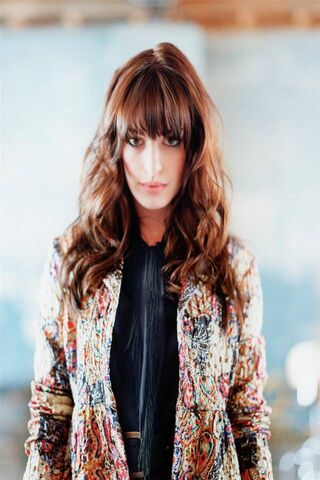Chic Elegance: A Modern Muse
