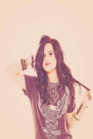 Rocking the Vibe: A Tribute to Demi Lovato's Style 🎤✨