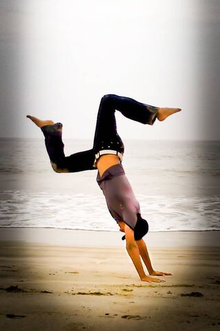 Inverted Bliss: A Dance with Gravity 🌊🤸