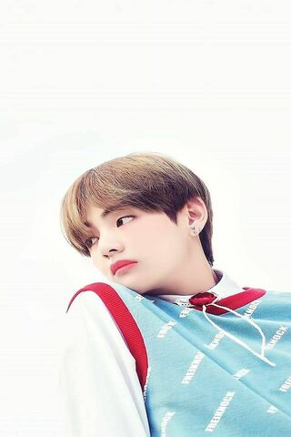 V's Dreamy Gaze 🌟