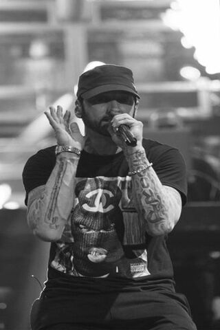 Eminem: The Rap Icon in Action 🎤🔥