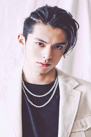 Dylan: The Charismatic Trendsetter