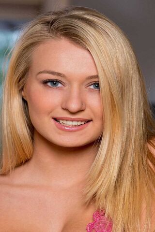 Radiant Beauty: The Allure of Modern Modeling