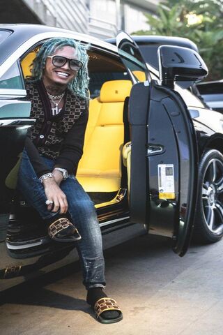 Vibrant Vibes: Lil Pump's Stylish Arrival 🚗✨