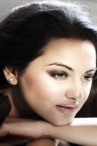 Radiant Elegance: The Charm of Vz Cute Sonakshi ✨