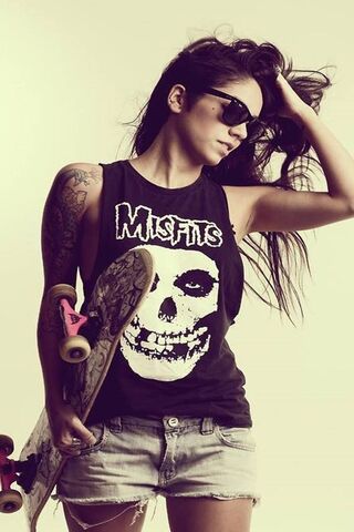 Skater Chic: Embracing ..