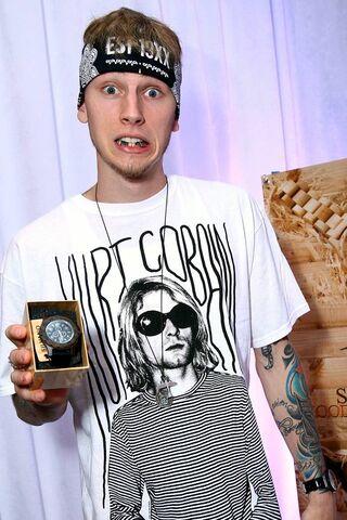Time Traveler: Machine Gun Kelly's Retro Vibe ⏰🎤