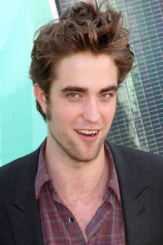 The Charismatic Star: Robert Pattinson 🌟