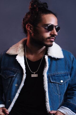 Russ: The Stylish Visionary 🎤✨