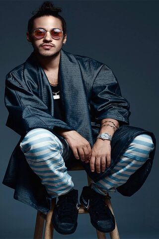 Russ: The Stylish Innovator 🎤✨