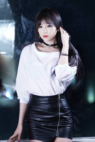 Chic Elegance: The Allure of Model Cute