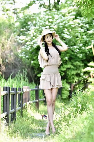 Elegance in Nature: A Model's Serenity 🌿✨