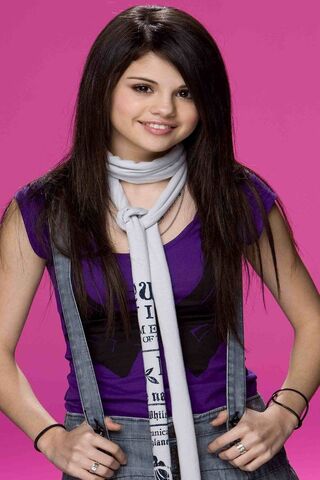 Selena's Stylish Vibe 🌟