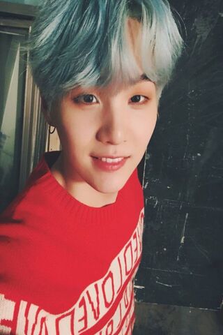 Suga's Charming Smile 🌟