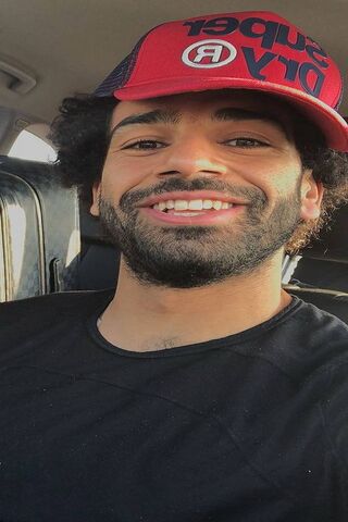 Smiles and Style: Mo Salah's Casual Vibe 😄🧢