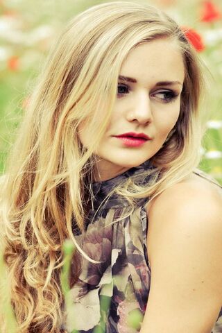 Radiant Beauty in Nature 🌼✨