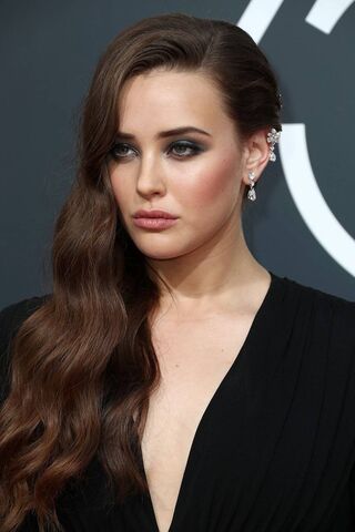 Elegance in Black: A Glamorous Evening Look