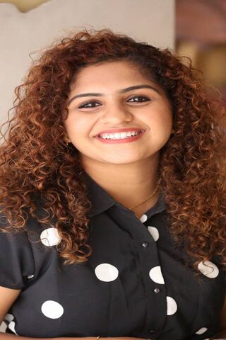 Radiant Smiles: The Charisma of Noori Sheriff