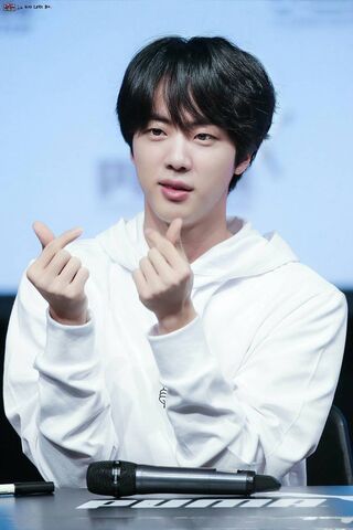 Jin's Heartfelt Moments at the Fansign Event 💖