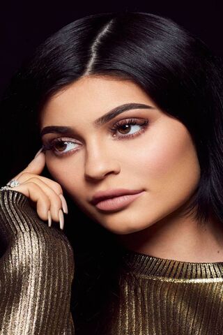Beauty and Glam: The Allure of Kylie Jenner ✨
