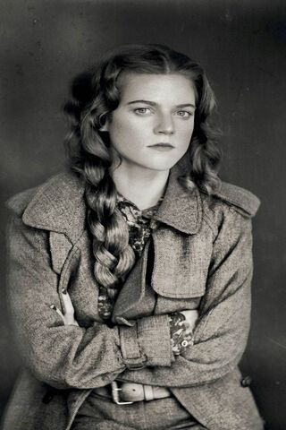 The Timeless Elegance of Rose Leslie 🌹