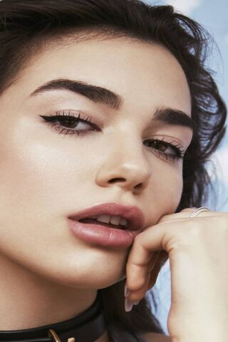 Dua Lipa: The Essence o..