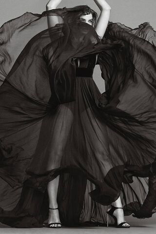 Elegance in Motion: The Art of Draped Fashion