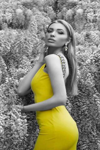 Pretty In Yellow