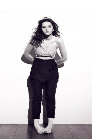 Felicity Jones: A Moment of Elegance