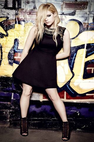Avril Lavigne: The Punk Princess in Urban Vibes 🎤✨