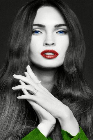 Striking Elegance: A Modern Icon