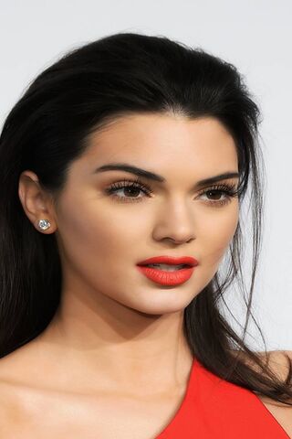 Radiant Elegance: A Glamorous Moment