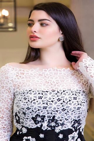 Elegance in Lace: Rawan Bin Houssain's Timeless Beauty