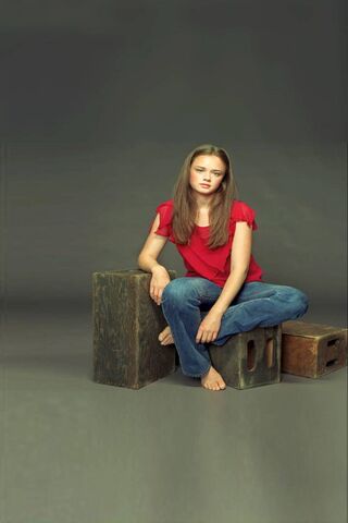 Timeless Elegance: A Glimpse of Alexis Bledel