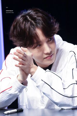 Jung Hoseok's Charismatic Fansign Moment ✨