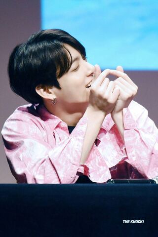 Jungkook's Heartfelt Moment at the Fansign 💖