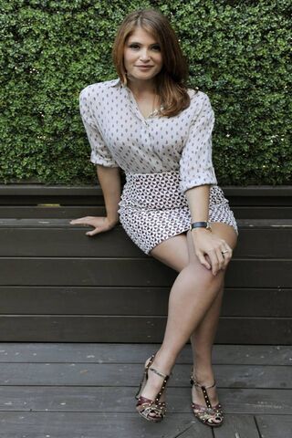 Chic Elegance: Gemma Arterton's Stylish Moment