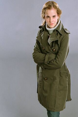 Chic Confidence: A Modern Icon