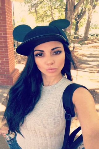 Jimena's Playful Vibe: A Day in the Sun ☀️