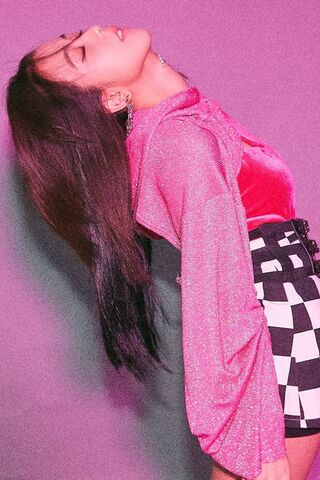 Jisoo's Dazzling Glamour ✨