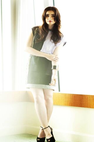 Chic Elegance: A Modern Muse