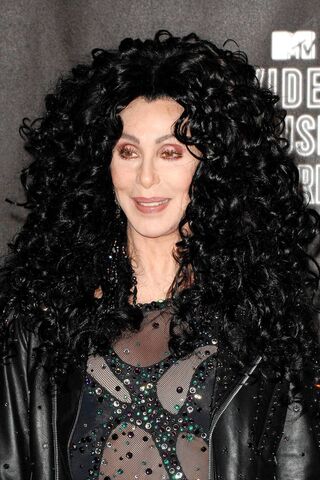 Cher: The Iconic Queen of Glamour ✨
