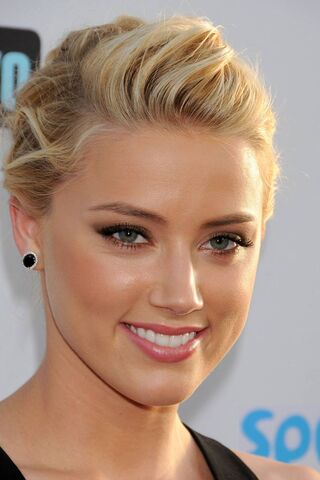 Amber Heard: A Glimpse of Glamour ✨