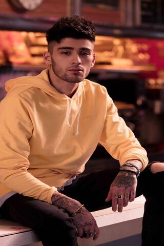 Zayn: The Style Icon in Yellow 🌟