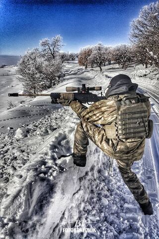 Winter Warrior: Asker Polis in Action ❄️🔫