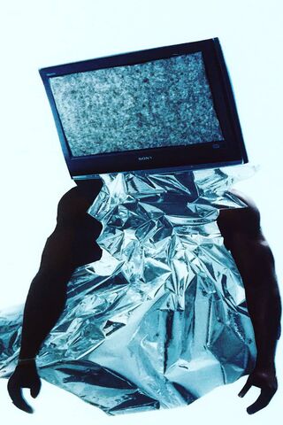 The Screen of Reflection: A Modern Paradox 📺✨