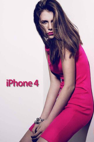 Chic Vibes: The iPhone 4 Muse 📱✨